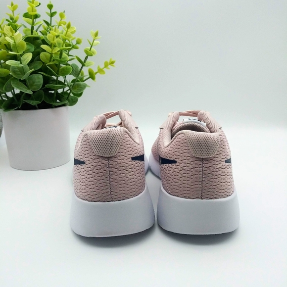 Nike Tanjun Womens Sneakers - Picture 4 of 8